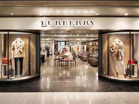 burberry chiude roma|Burberry .